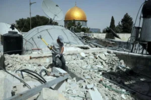 الاحتلال يجبر مقدسيا على هدم منزله في سلوان